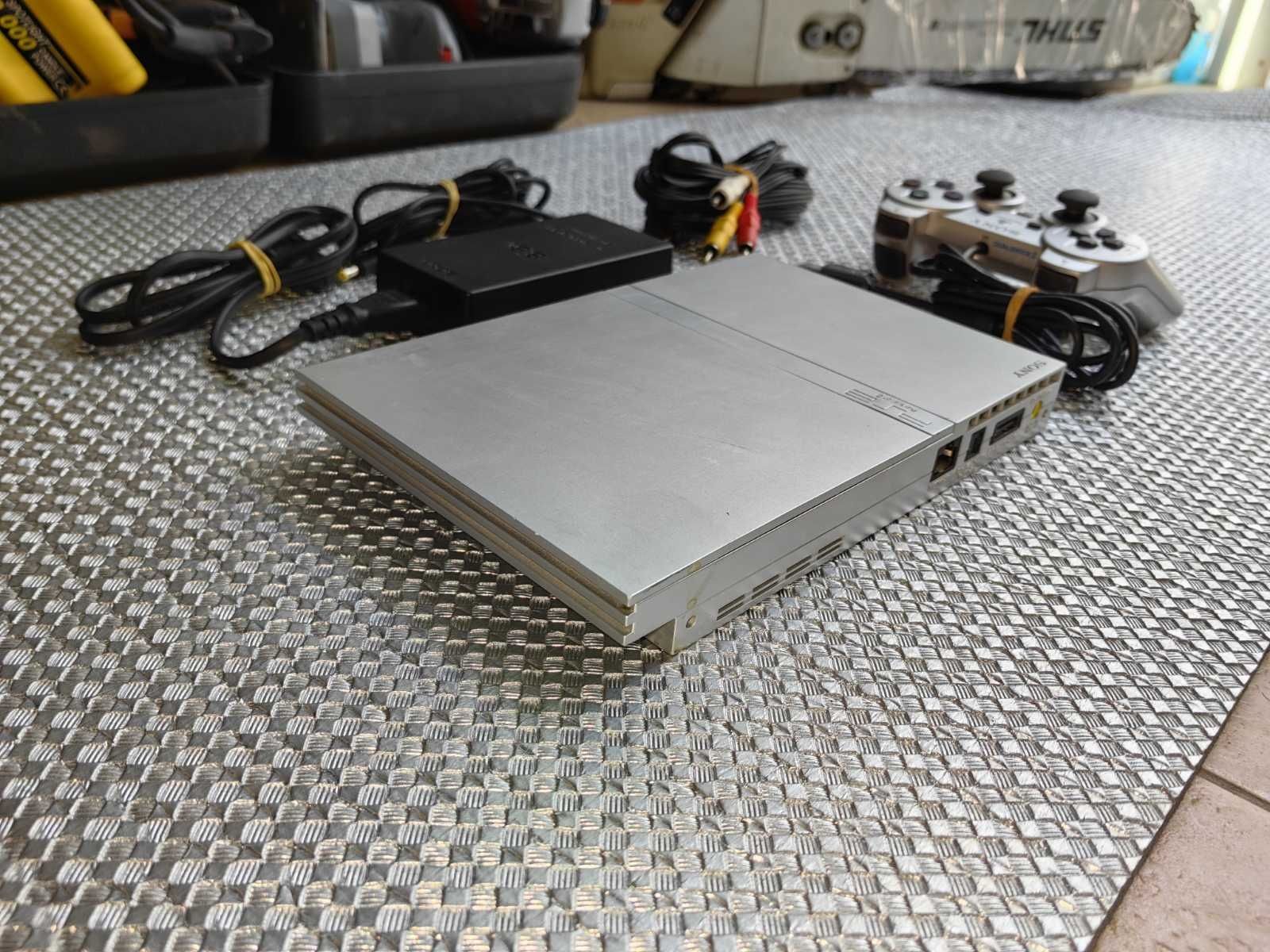 PS 2  Super Slim с 1оригинал Sony контролер ,сребрист лимитиран-120лв