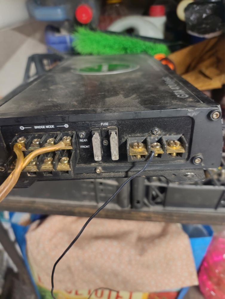 Бас каса pioneer 12 инча с усилвател и кондензатор