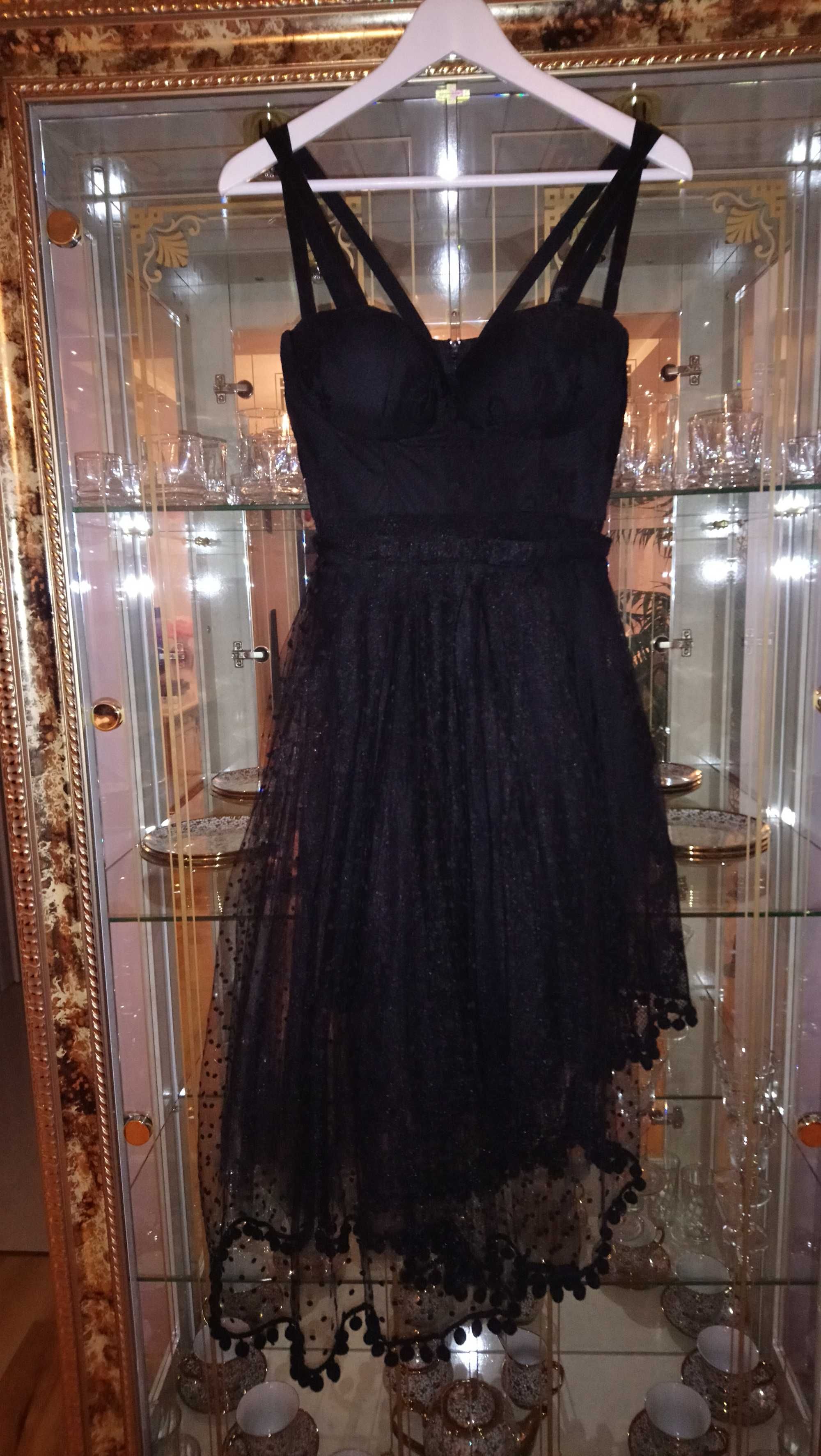 Rochie neagra din tull cu aplicatii de franjuri sub forma de margele