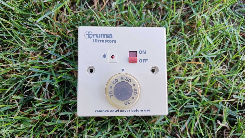 Boiler Truma, model B10 cu functionare pe gaz sau 220v