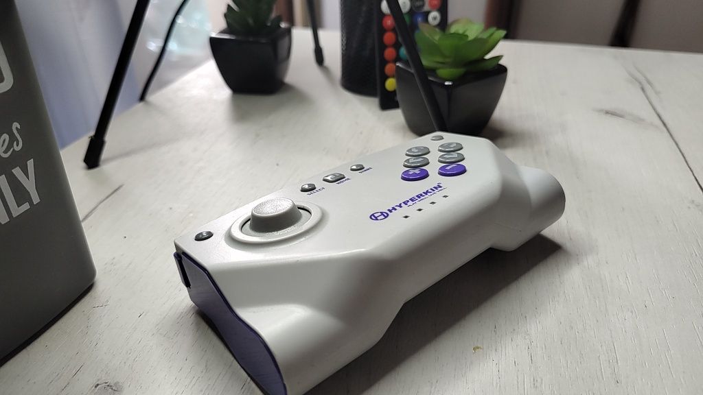 Controller Hyperkin RetroN 5 – Compatibil cu RetroN 5 și alte sisteme.