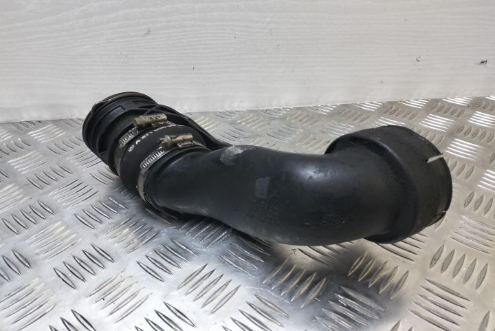 Furtun admisie A2710901437 Mercedes-Benz E-Class W211 seria