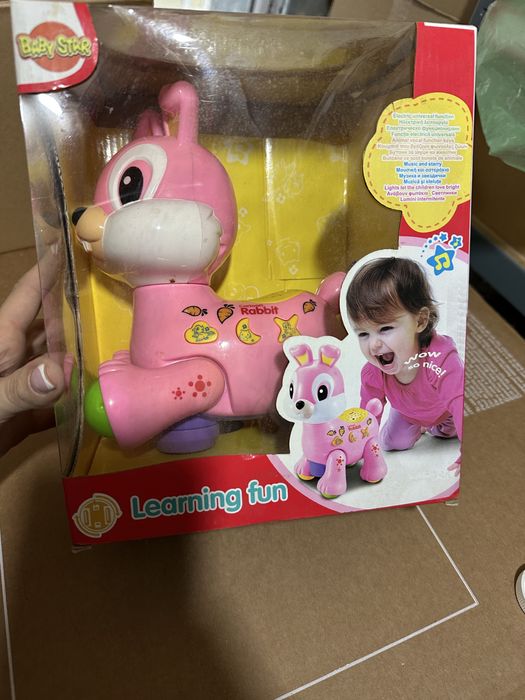 Играчката свети, движи се, свири за деца до 3-4 години