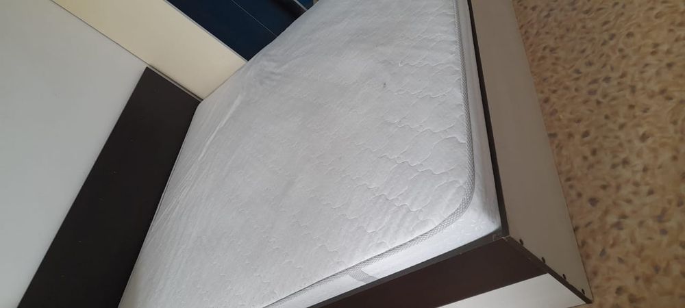Кровать с матрасом 1.8×2.0