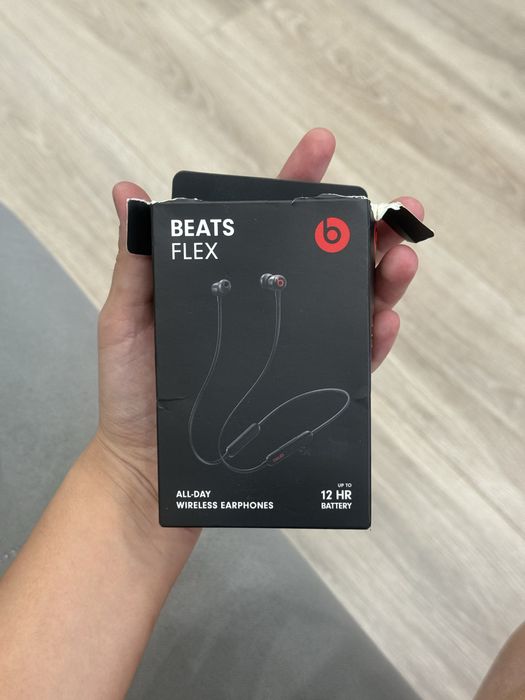 Beats Flex беспроводные наушники