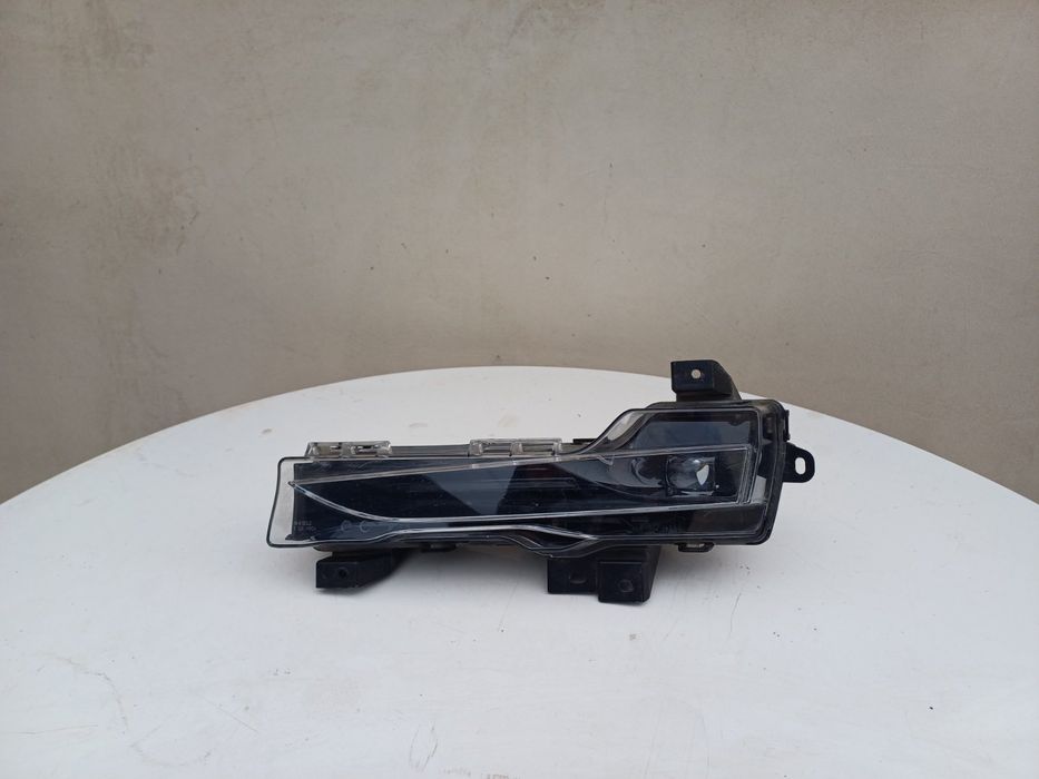 Ляв Халоген Led;  Tesla Model 3