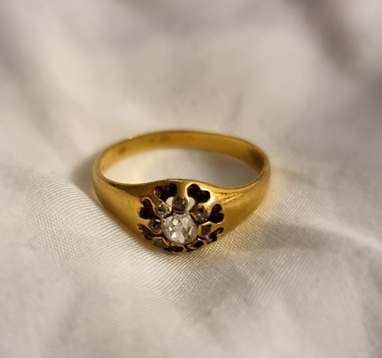 Золотое кольцо с бриллиантами