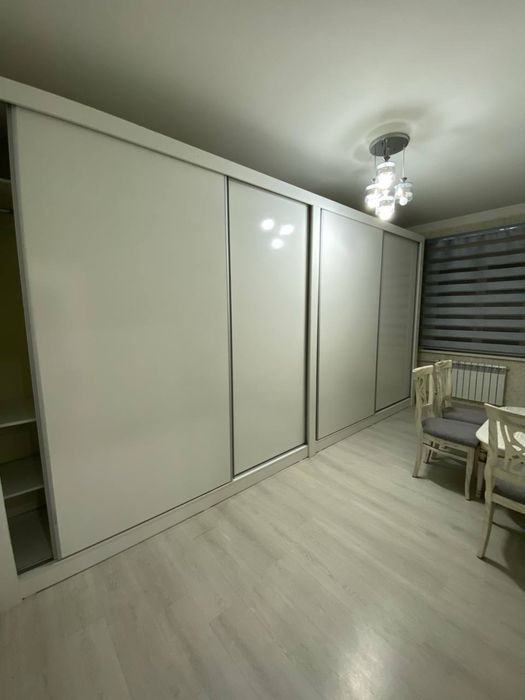 Kvartira sotiladi srochna 5/2/4 106 kv tayor pad kluch taqachida