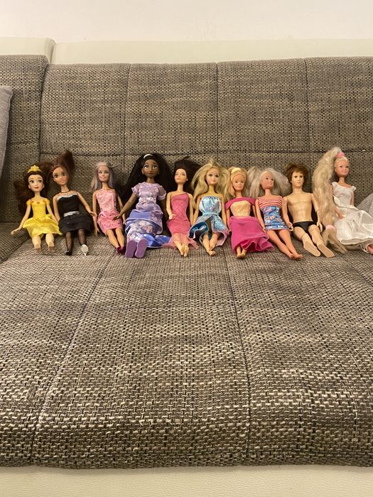 Vând păpuși în set