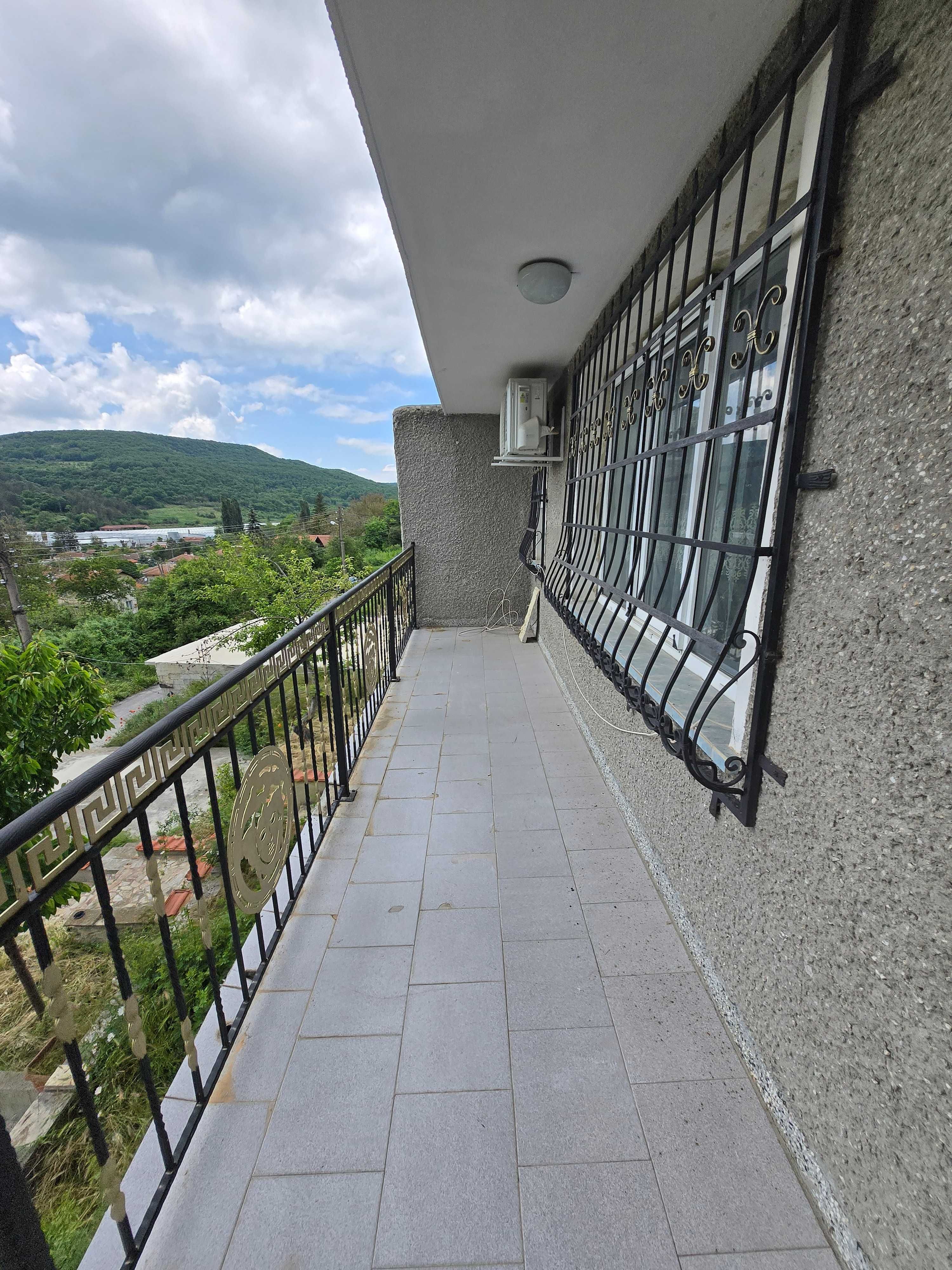 Продава къща-вила в с.Батово