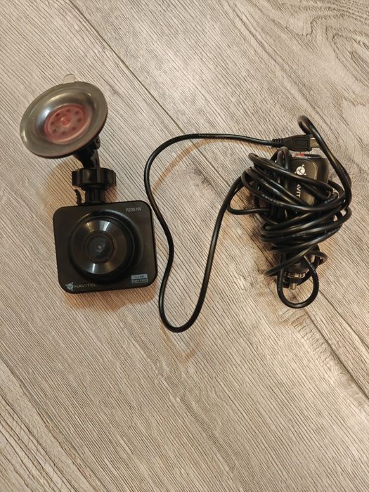 Vand camera auto Navitel  R 200