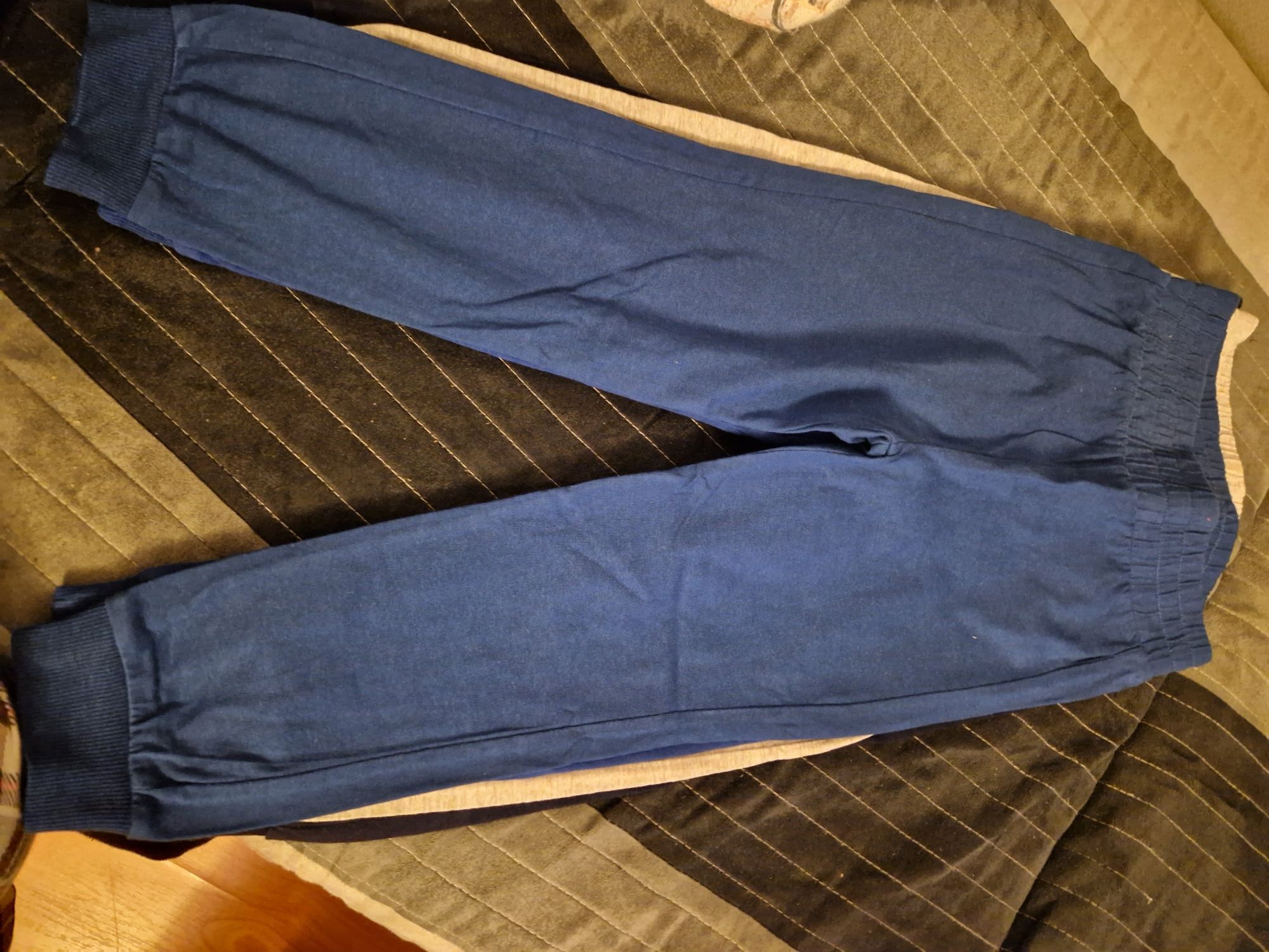 Vând set pantaloni H&M