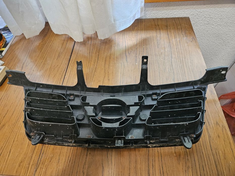 nissan X-trail T-30 предна маска за нисан решетка