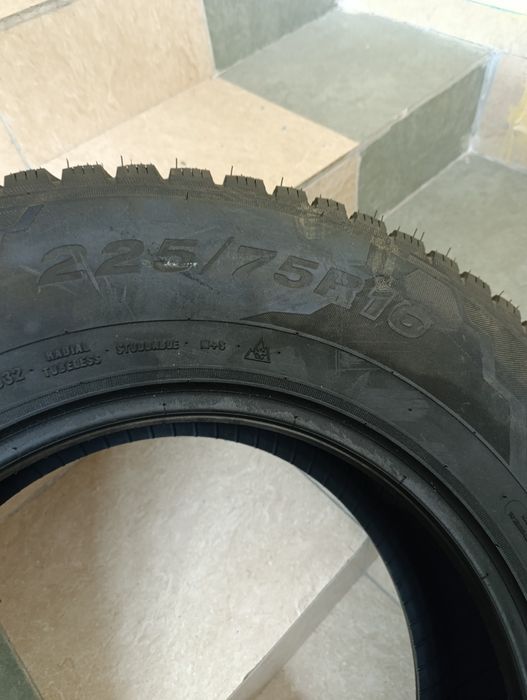 Шины зимние шипованные 225/75 R16