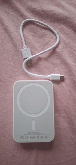 Магнитна безжична външна батерия