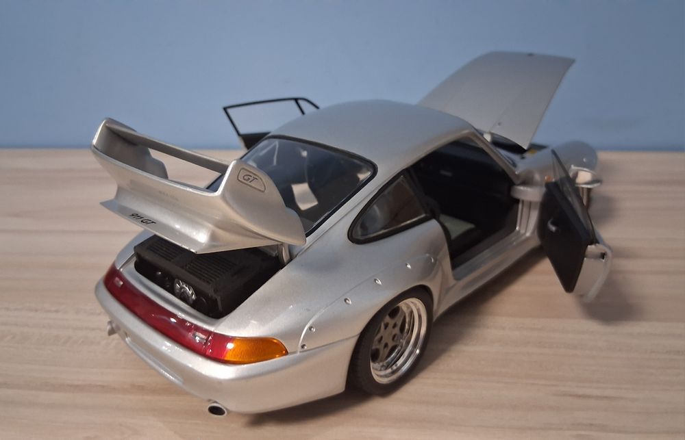 Porsche 911 GT 1:18 UT model