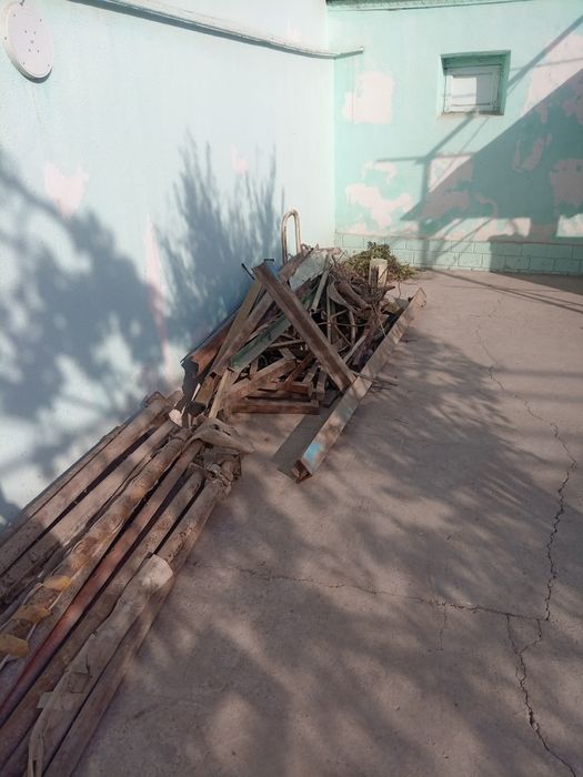 Eski taxta va temirlar