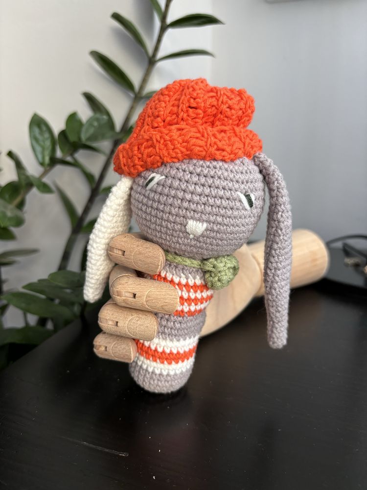 Плетени играчки дрънкалки