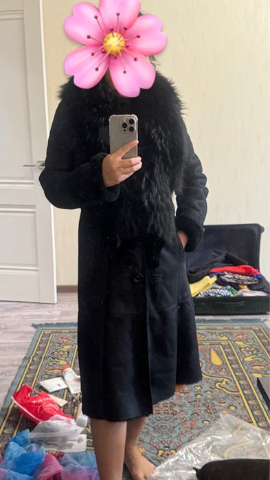 Дубленка черная с волчьим воротом 42 размер