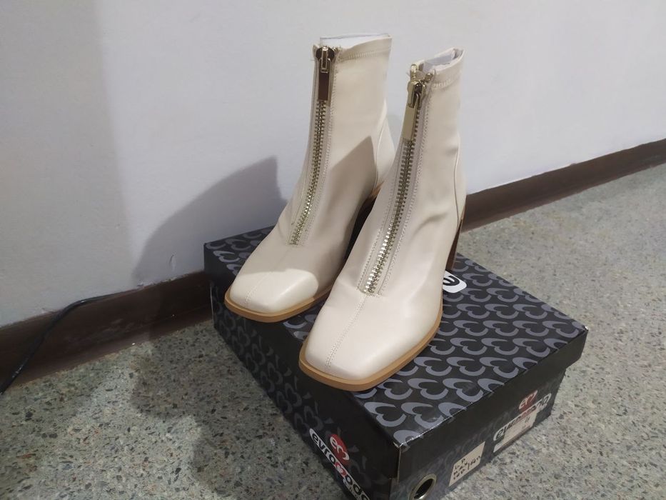 Демисезонные ботинки Stradivarius