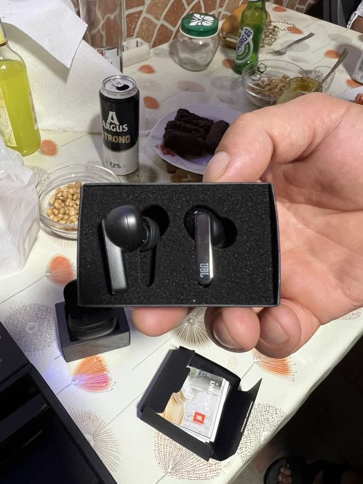 Casti JBL noi cu baterie de incarcate