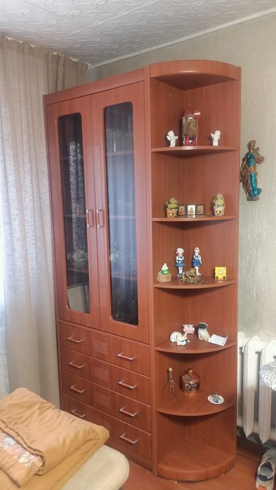 Продам шкафы - стенка угловые разборные, два уголовных и два серванта.