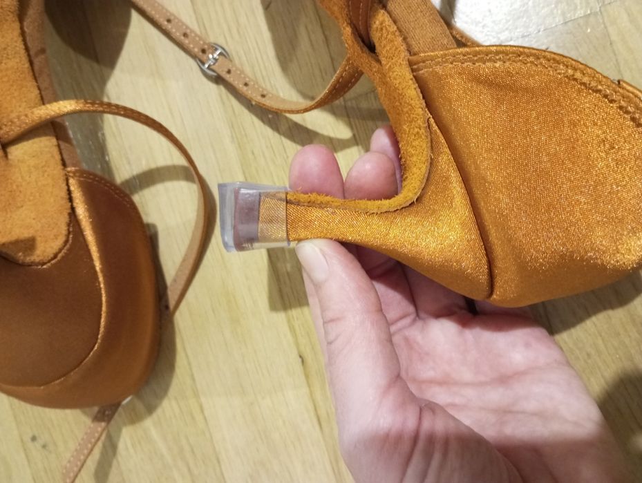 Обувки за латино танци