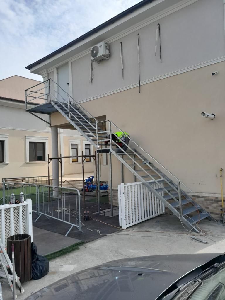 Scara metalica zincata pt exterior