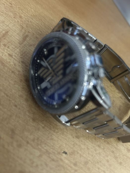 Часовник armani.
