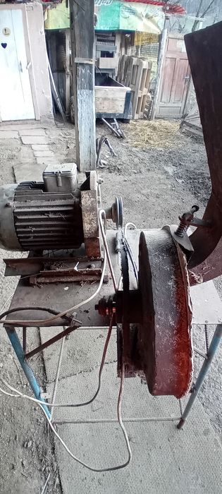 Vând moară  în stare buna