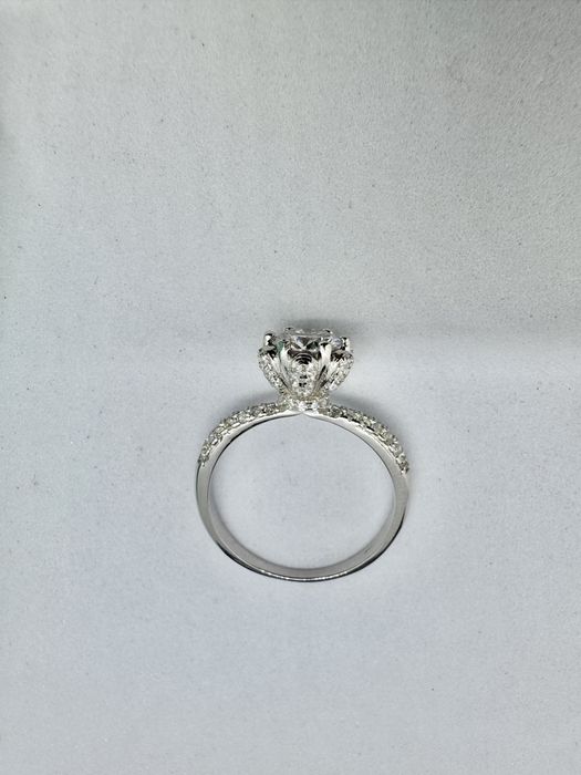 Сребърен пръстен с мойсанит ( диамант) 1 карат