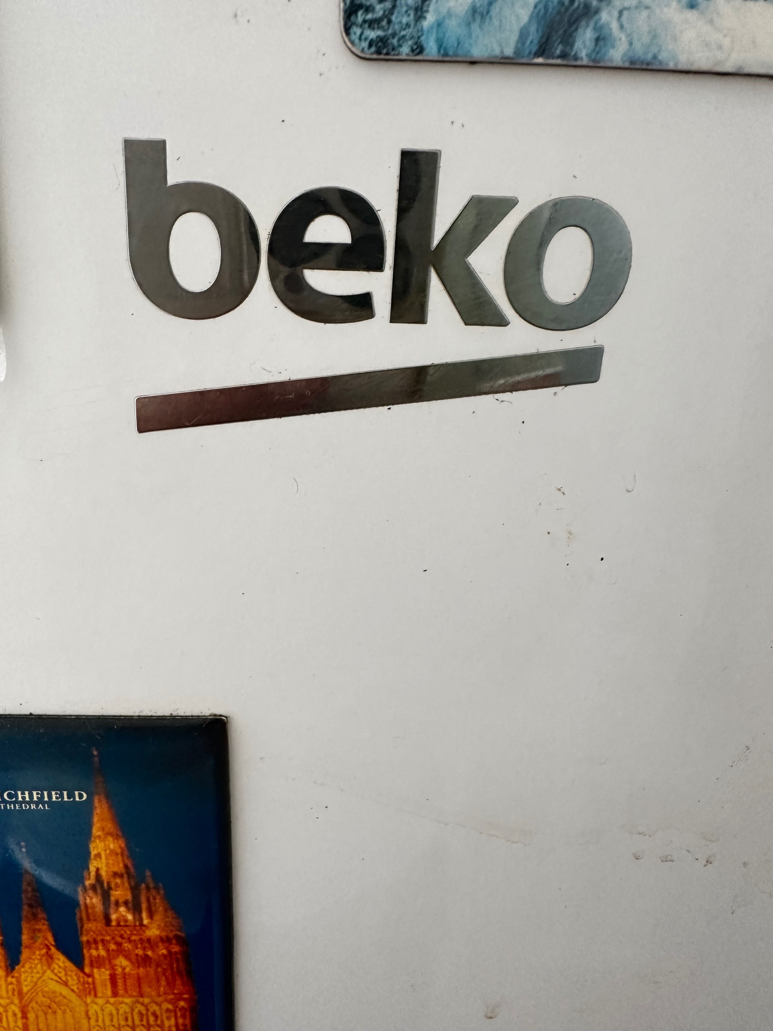 Продавам хладилник Beko