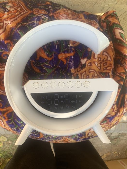 настольная лампа.