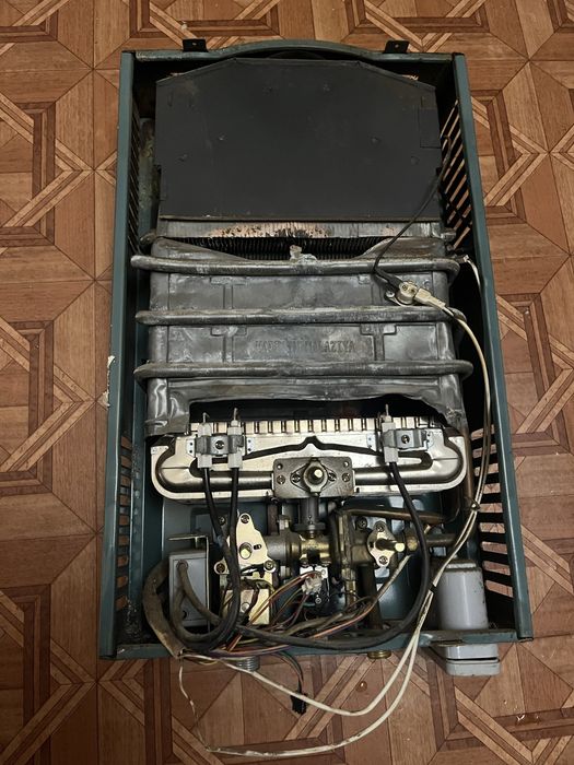 Продам газавый колонку на запчасти