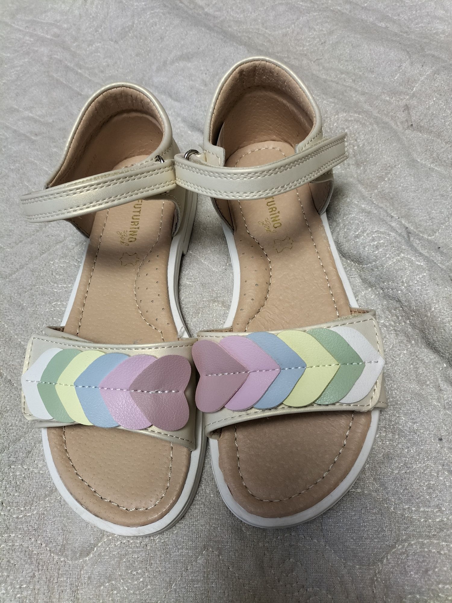 Продам сандали для девочки 33 размер