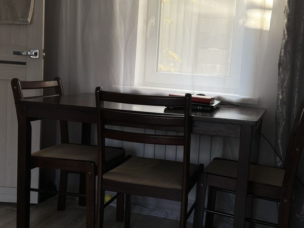 Продается стол со стульями