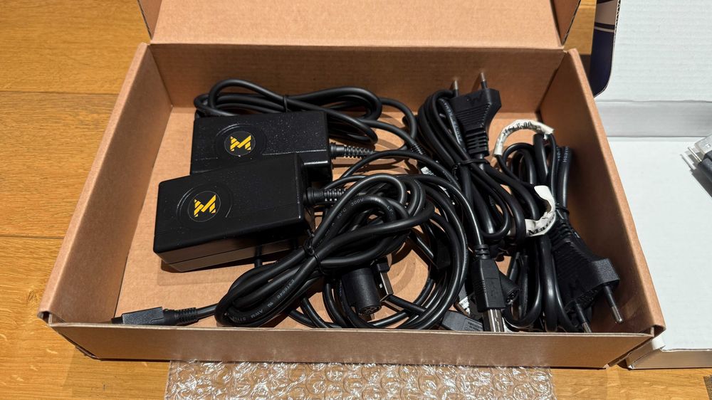 Set 3x Matrox TripleHead2Go (DP + Digital) - Soluție Multi-Monitor Pro