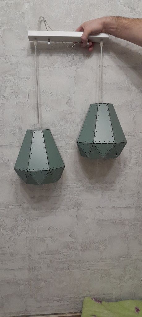 Продам металлическую люстру