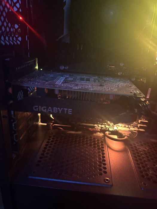 Vand PC-Ryzen 5 5600x , GTX 1650 Super, SSD Adata SX8200PNP