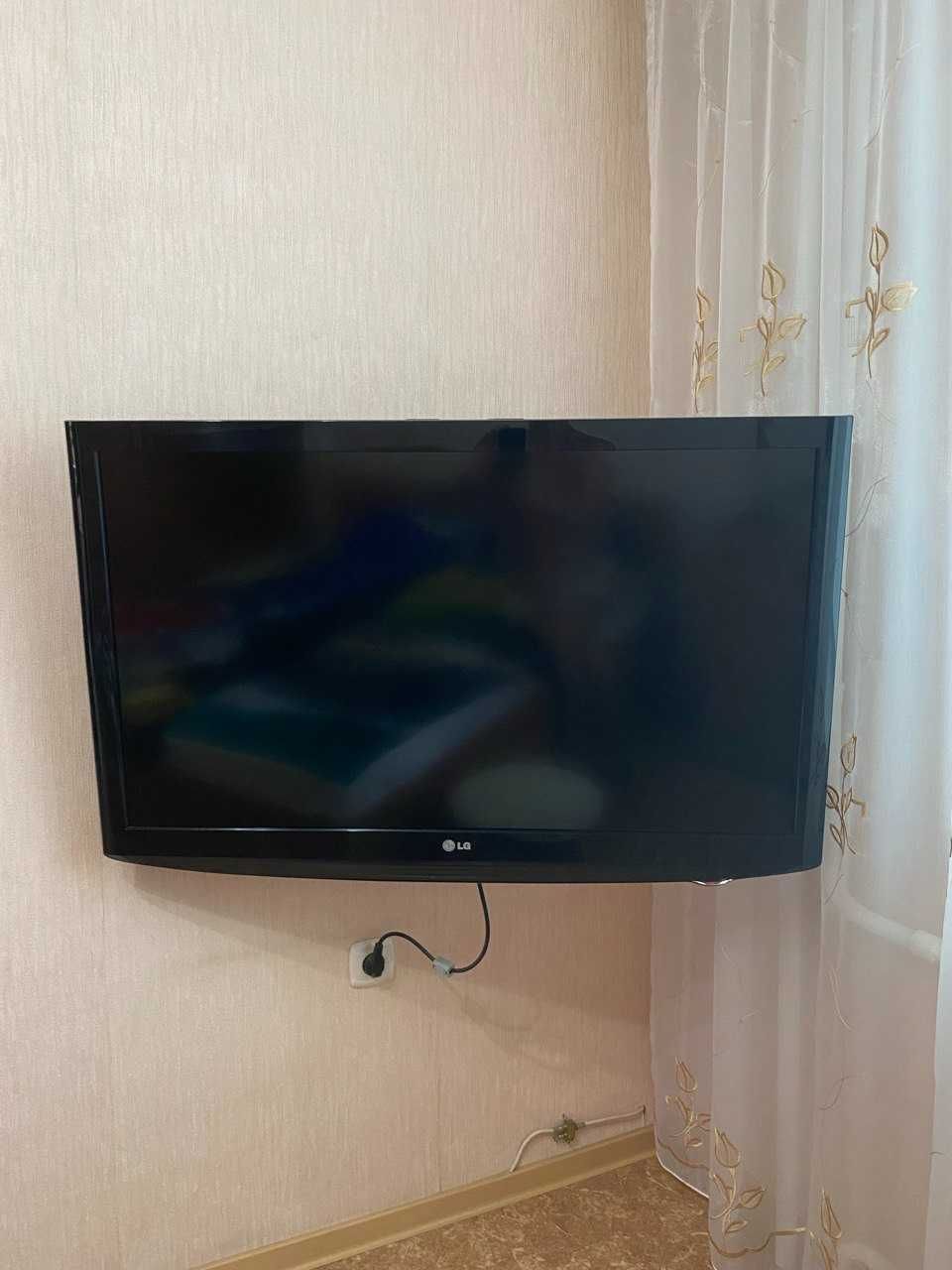 продам телевbзор LG диагональ 107см