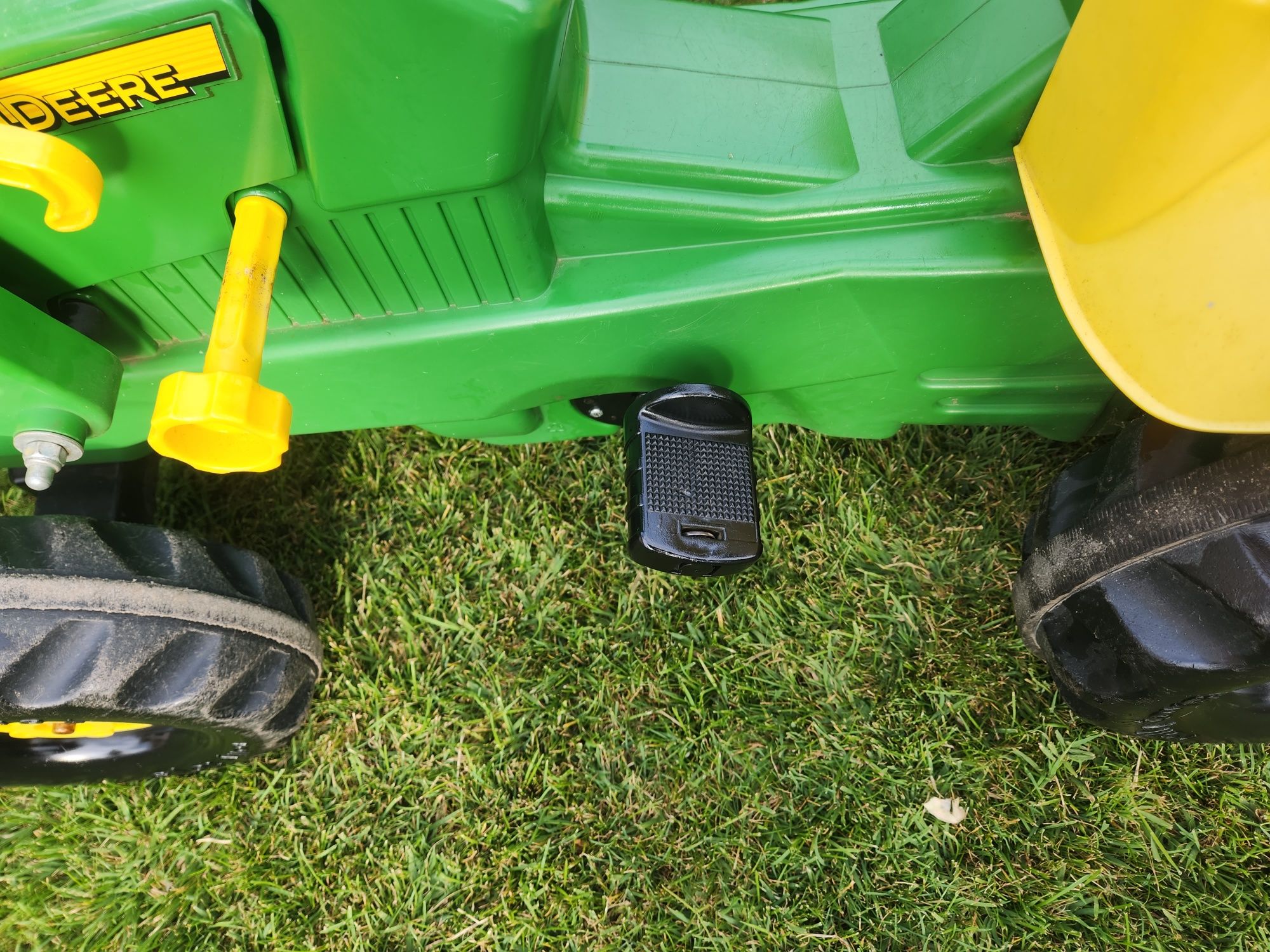 Акумулаторно камионче и багерче с педали: John Deere