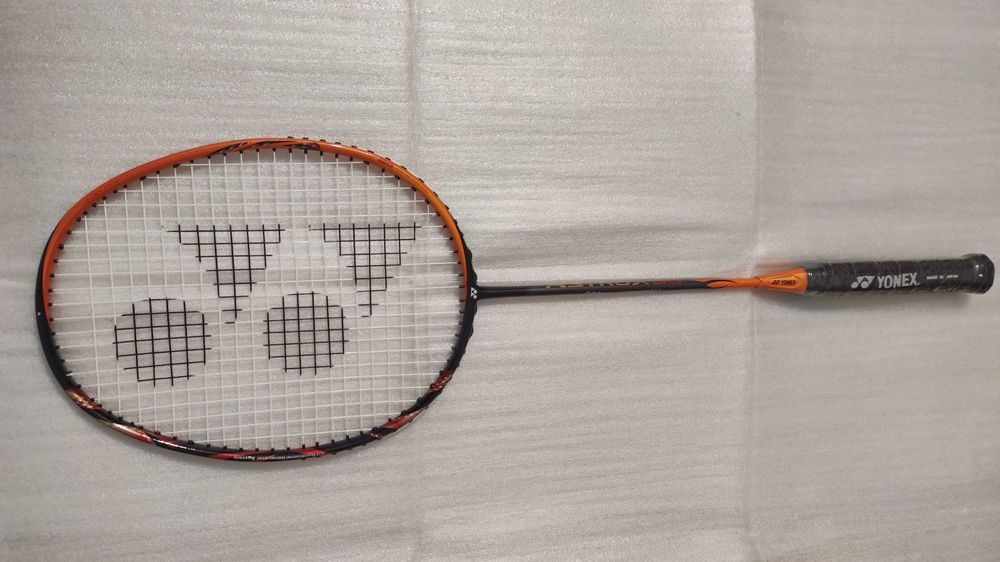 Yonex Astrox 99 ракета за бадминтон