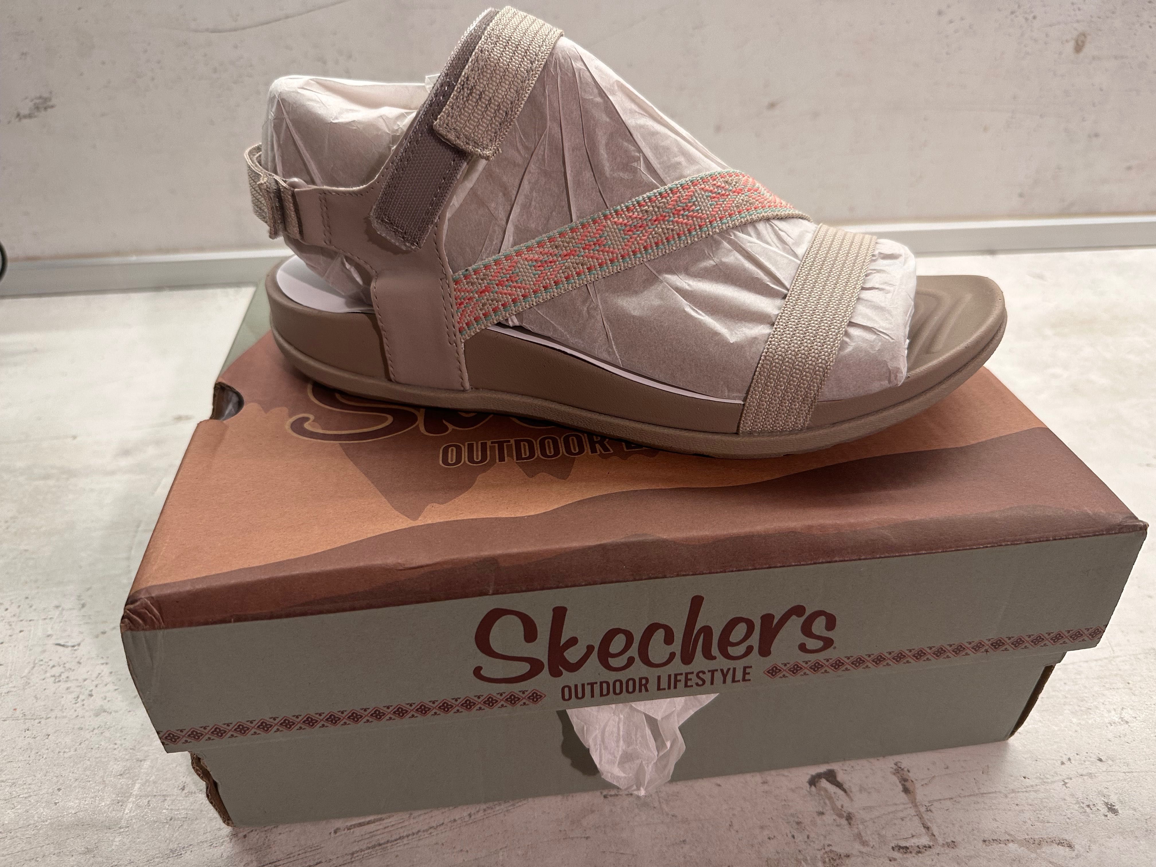 Летни обувки Skechers .