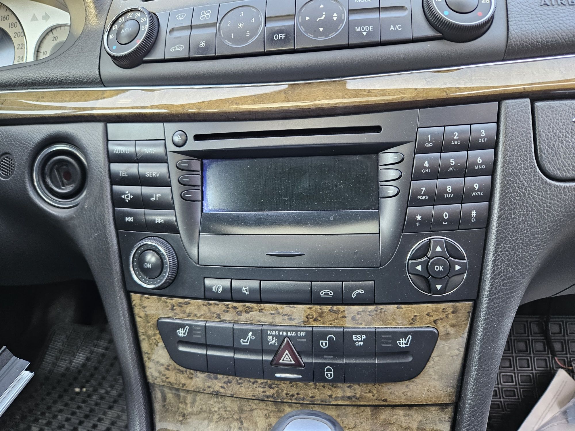 Cd Player Mercedes W211 E Class In stare de functionare