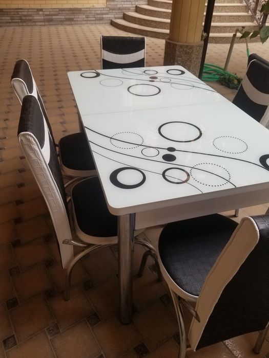 Продаётся стол стулья на 6 персон