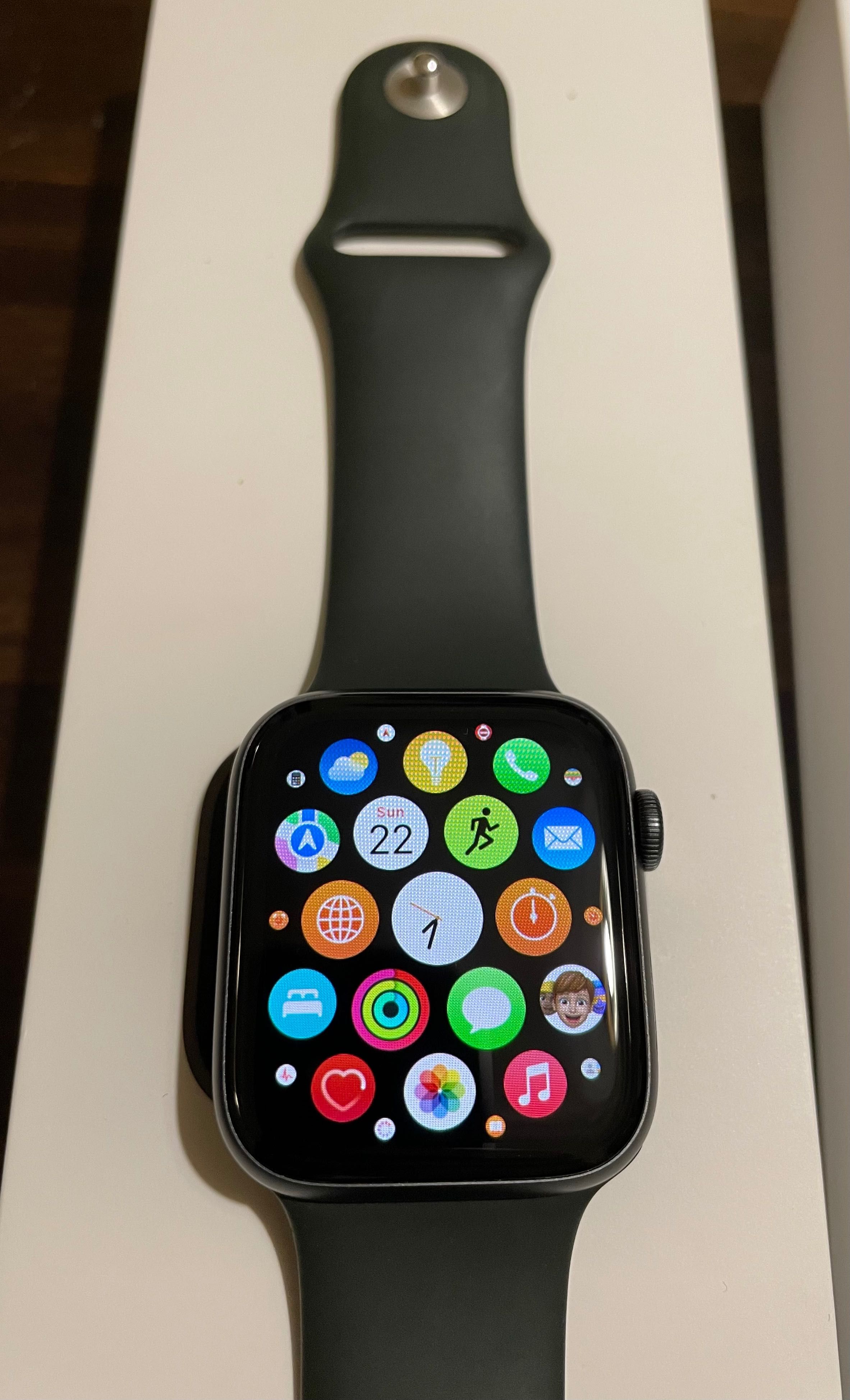 Apple Watch Series 5 (GPS), Space Grey Aluminium, 44mm