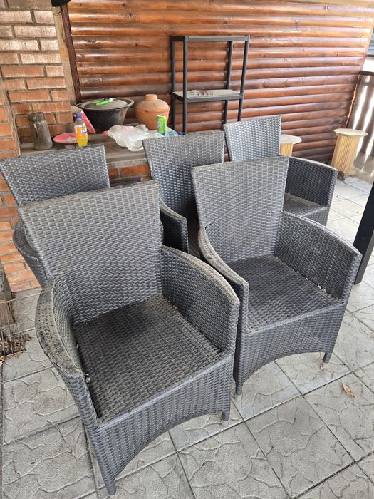 Mobilier de vânzare