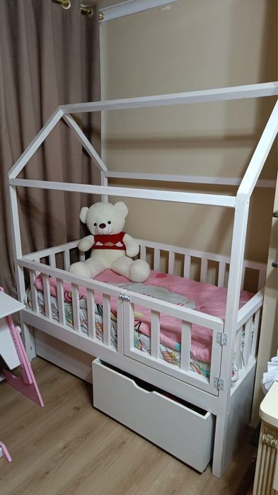 Кровать детская домик