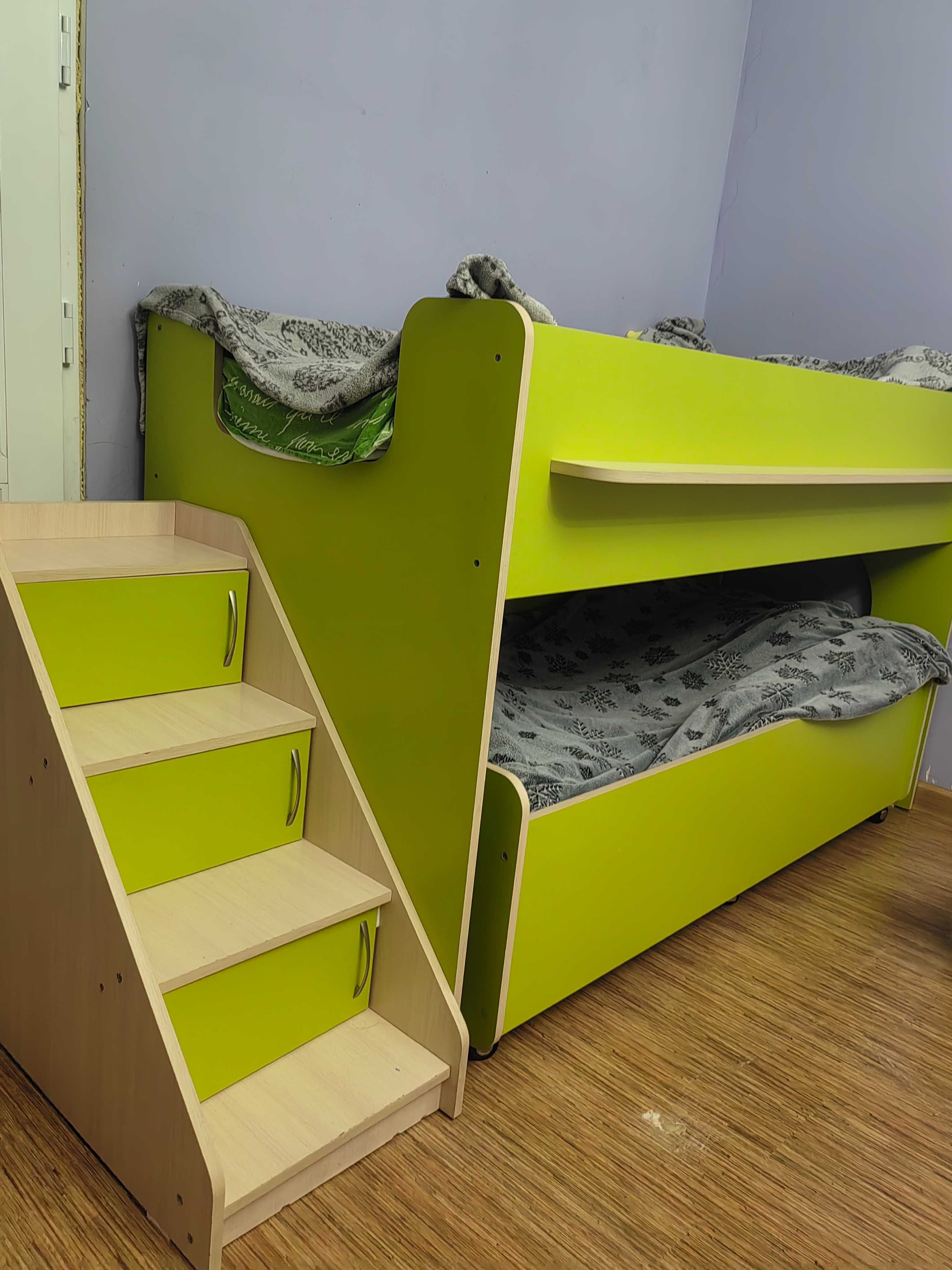 Продам детскую двухъярусную кровать
