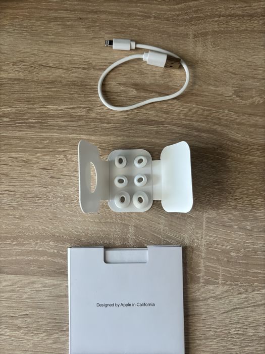 AirPods Pro 2-ро поколение. (Оригинални, С калъф на Travis Scott)